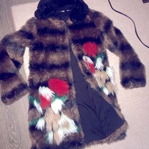Gorgeous unique fur coat ! Brand is worn not visible. Size small .